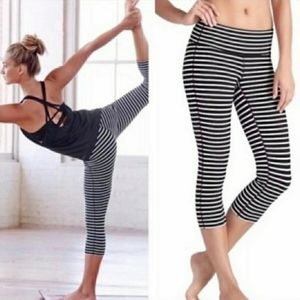 ⭐️4/$20 Athleta Chaturanga Leggings Crop Capri Pants